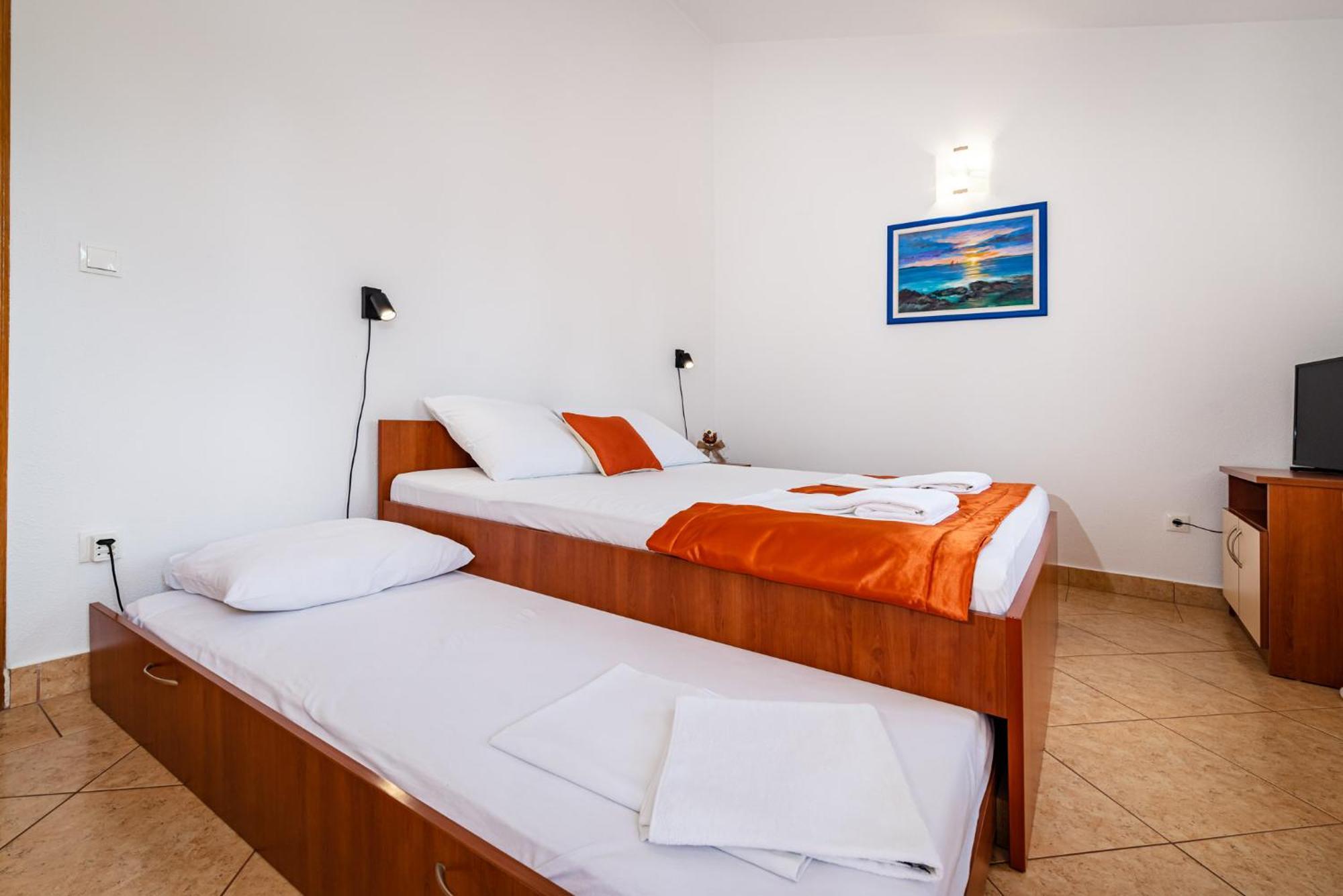 Apartments Prkacin 2 Starigrad Paklenica Exterior photo