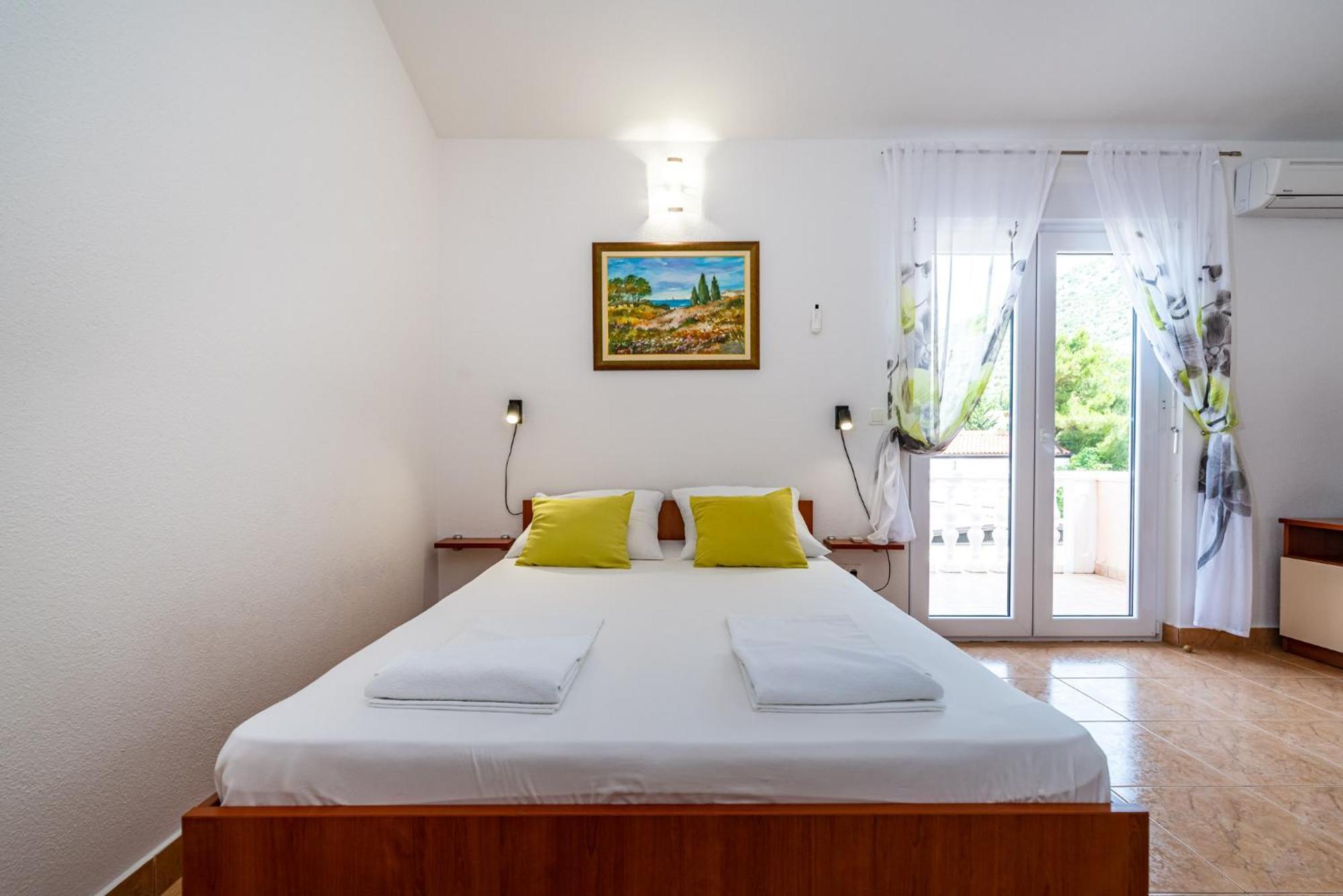 Apartments Prkacin 2 Starigrad Paklenica Exterior photo