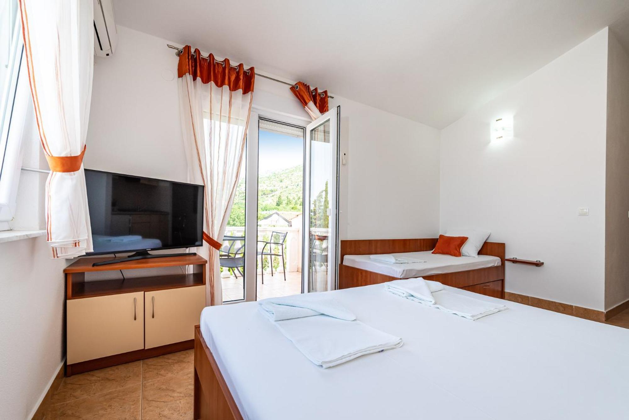 Apartments Prkacin 2 Starigrad Paklenica Exterior photo
